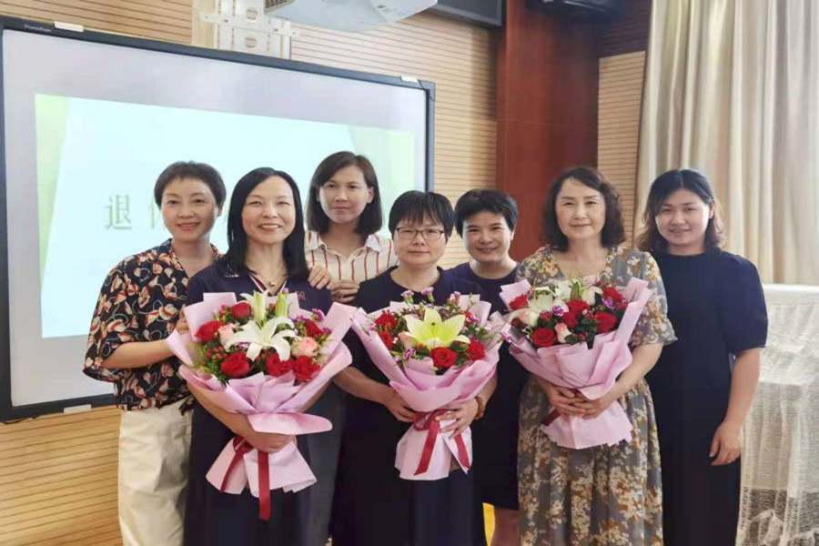 落红不是无情物，化作春泥更护花——城区幼儿园退休教师欢送会