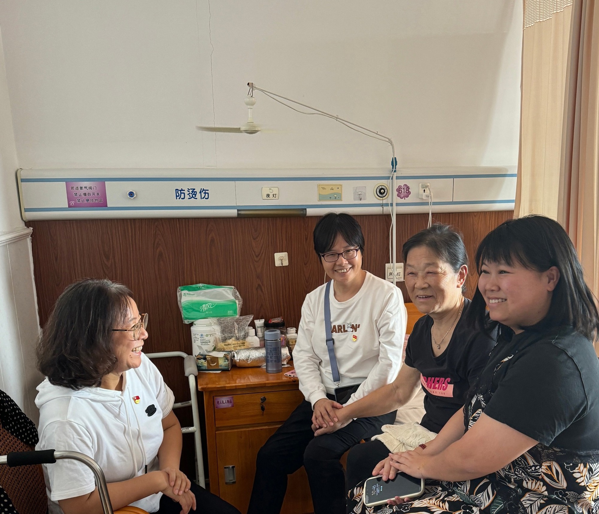 情暖重阳  爱在深秋——城区幼儿园党支部重阳节退休教职工慰问活动